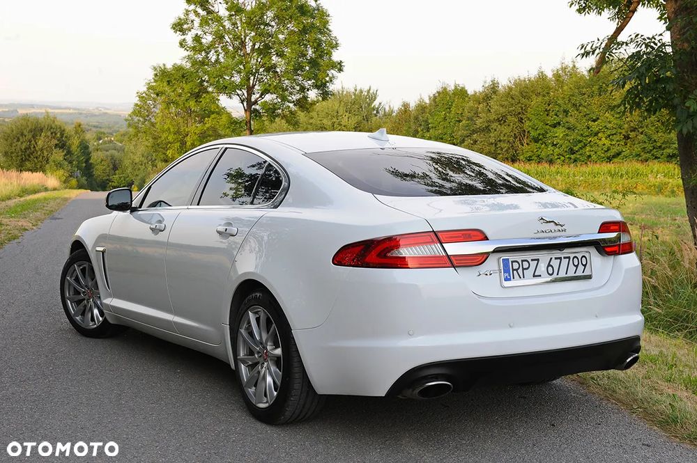 Jaguar XF 2.0 T Premium Luxury - 2