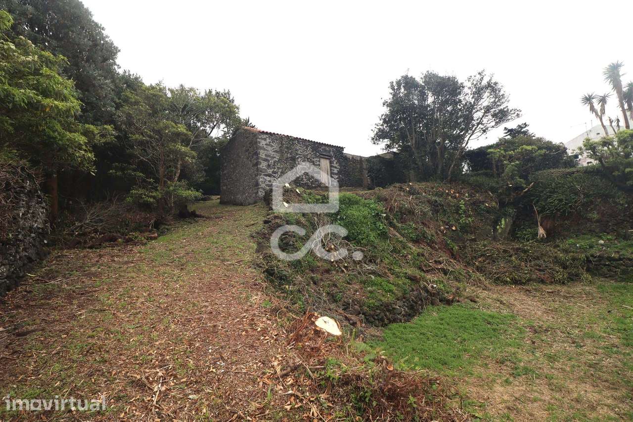 Terreno com 7040m2 - Rabo de Peixe - Ribeira Grande - Grande imagem: 3/24