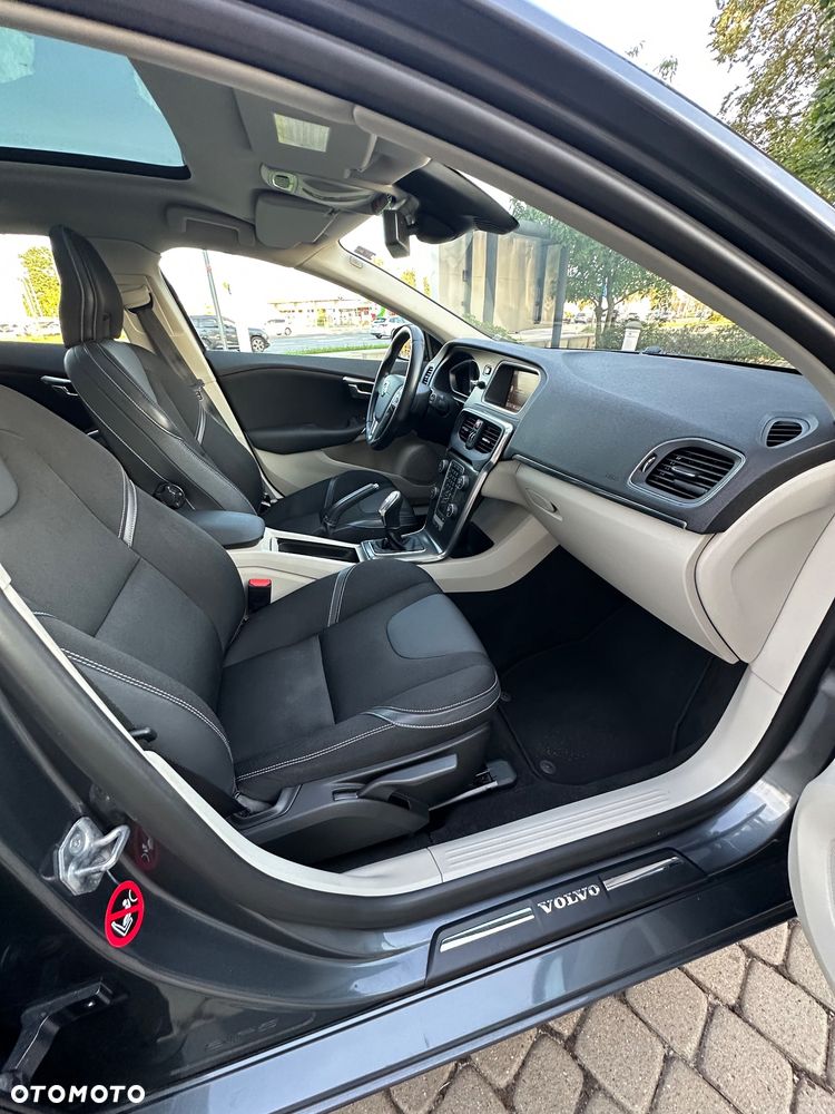 Volvo V40 D2 Momentum - 30