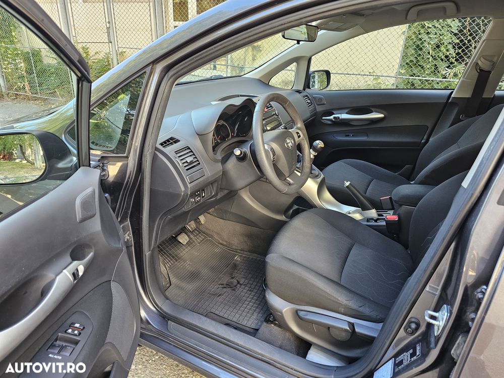 Toyota Auris - 11