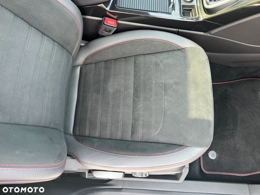 Ford Kuga 2.0 TDCi 2x4 ST-Line - 33