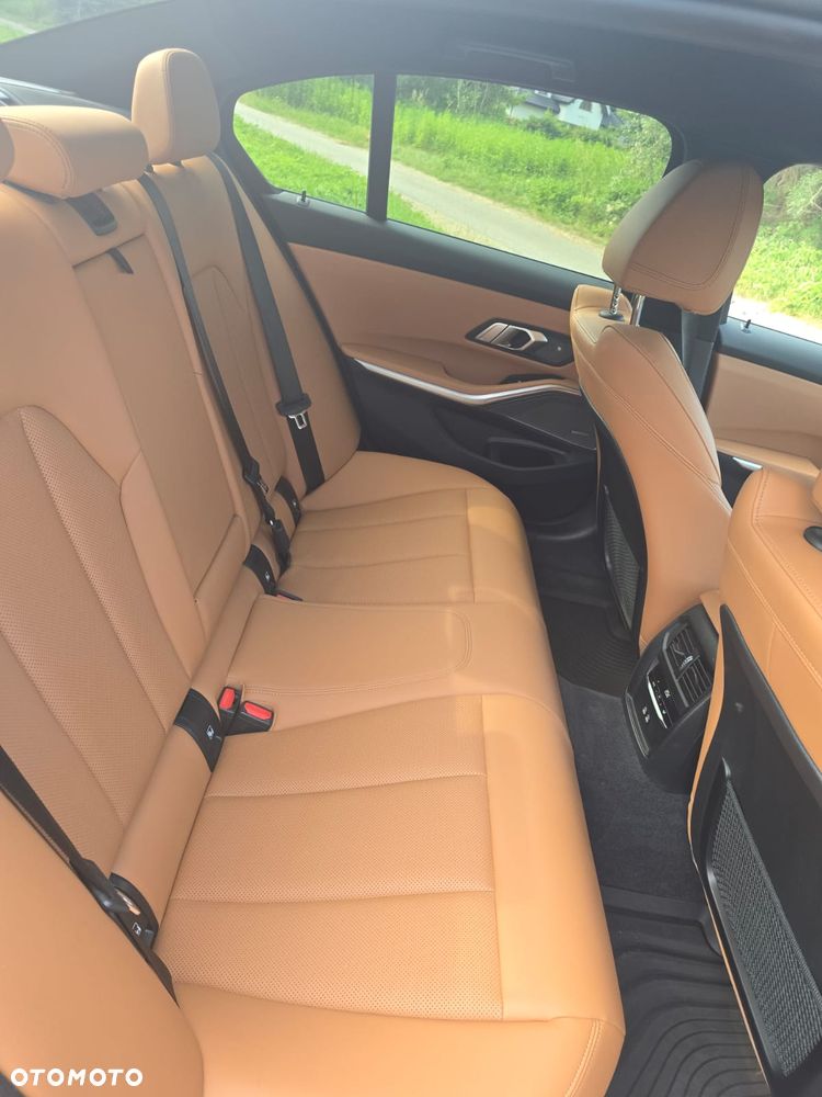 BMW Seria 3 330i xDrive M Sport sport - 9