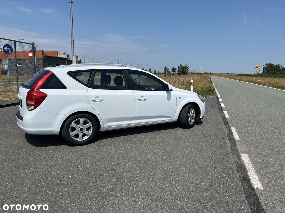 Kia Ceed - 4