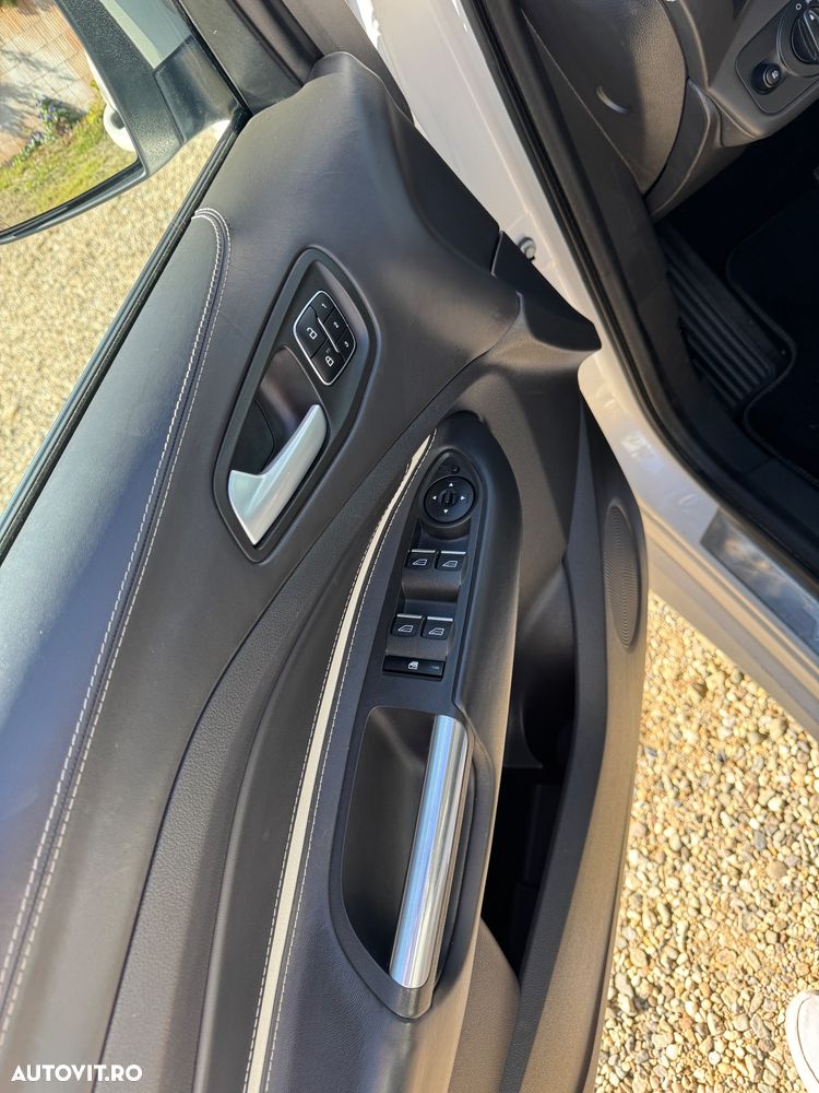 Ford Kuga 2.0 TDCi 4WD Powershift Vignale - 6