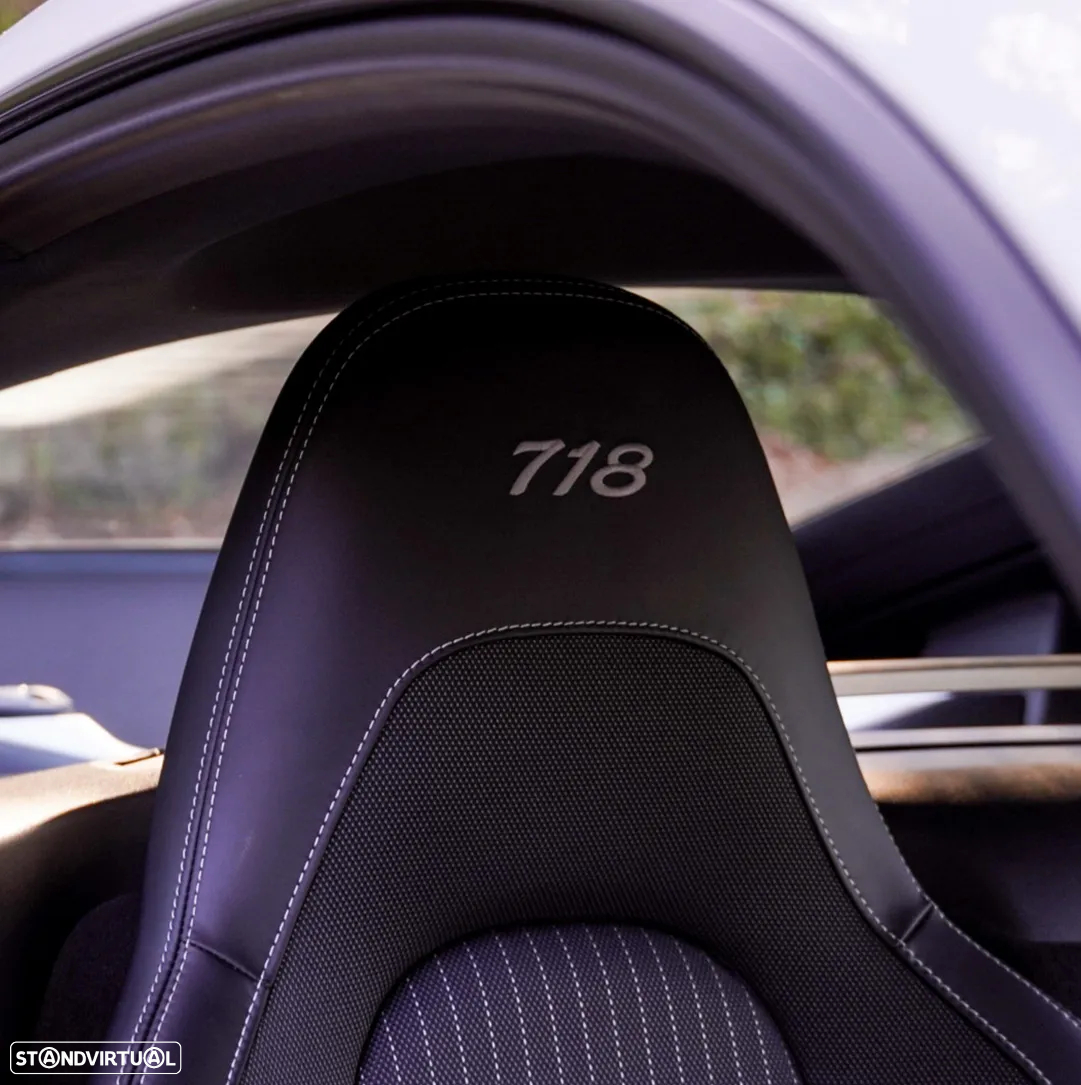 Porsche 718 Cayman T - 35