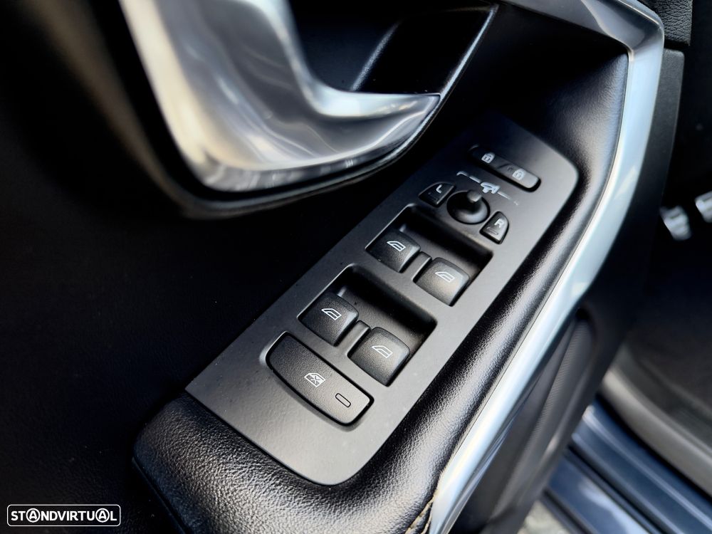 Volvo V40 D2 R Design - 40