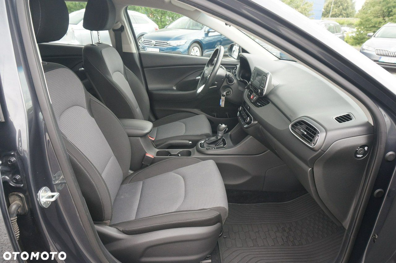 Hyundai i30 1.6 D Classic + DCT - 27