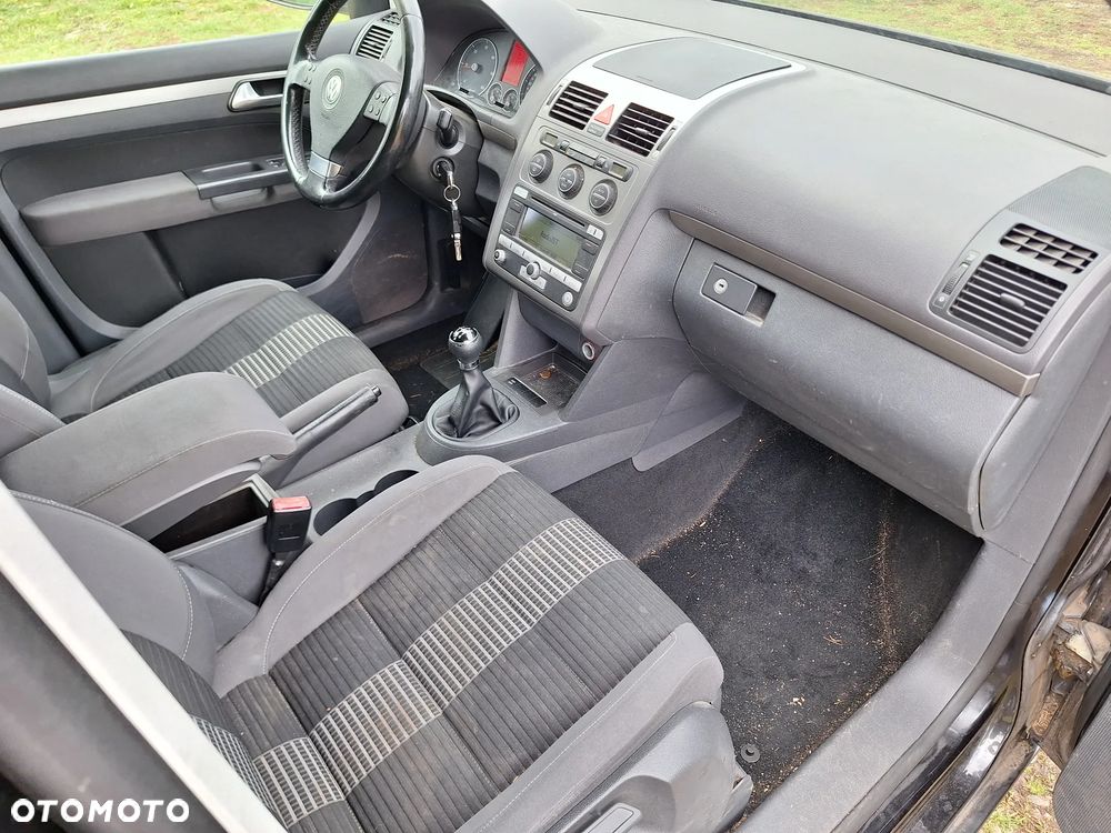 Volkswagen Touran - 24