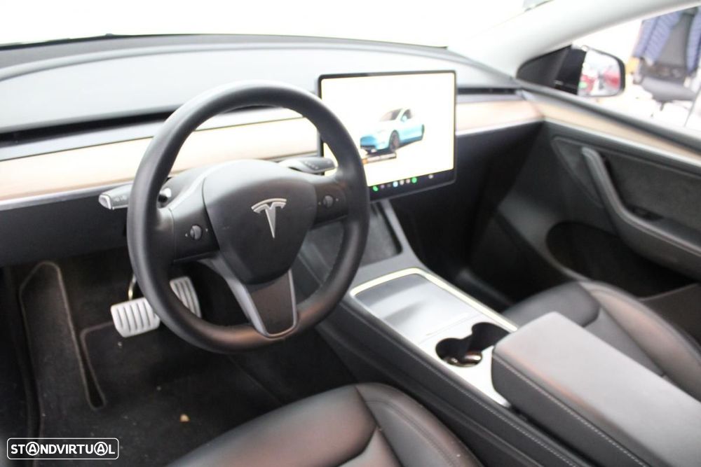 Tesla Model Y Performance AWD - 12