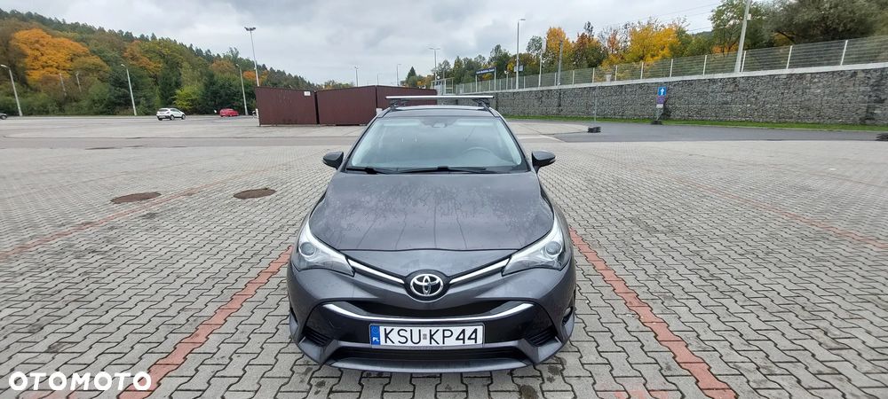 Toyota Avensis 2.0 D-4D Premium - 2
