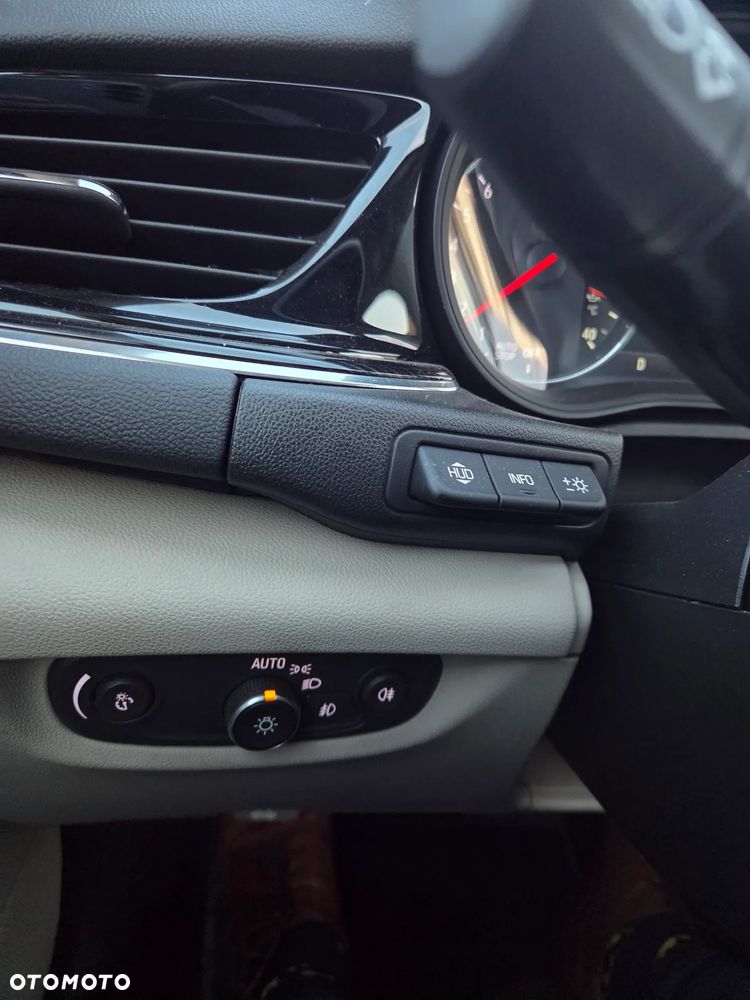 Opel Insignia 1.5 T Exclusive S&S - 16