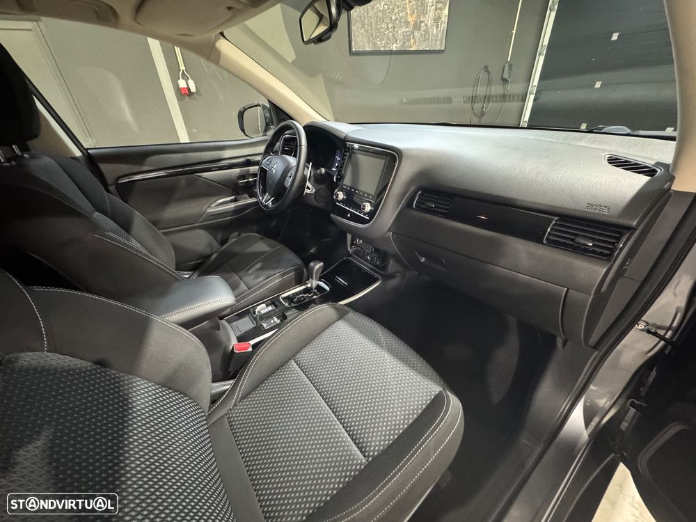 Mitsubishi Outlander 2.0 Kaiteki CVT - 35