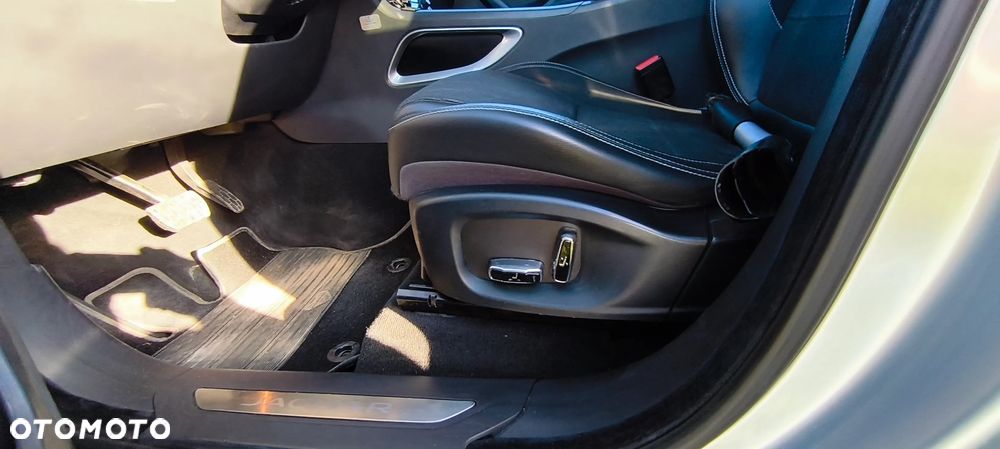 Jaguar F-Pace 2.0 i4D RWD Pure - 26