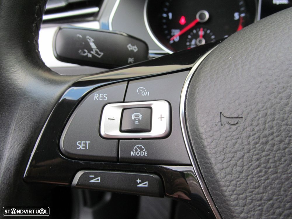 VW Passat Variant 1.6 TDI Confortline DSG - 16