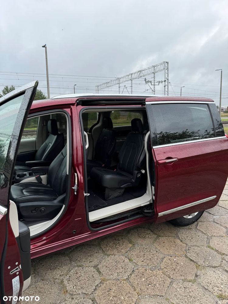 Chrysler Pacifica - 22