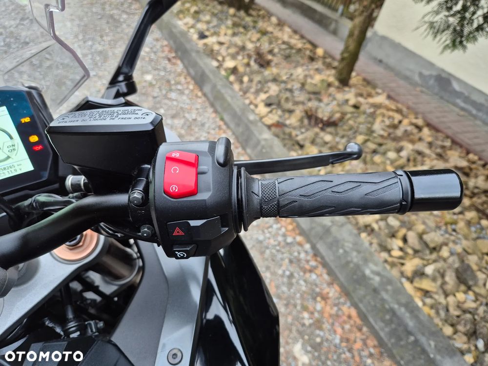 Suzuki GSX 1000 - 38