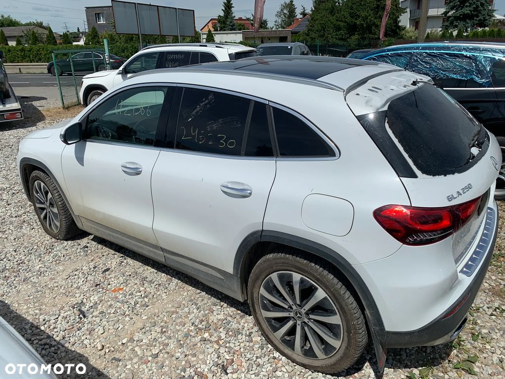 Mercedes-Benz GLA 250 4-Matic - 8