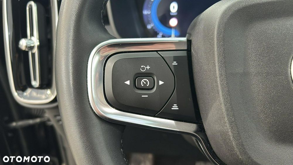 Volvo XC 40 B3 Plus Bright - 24