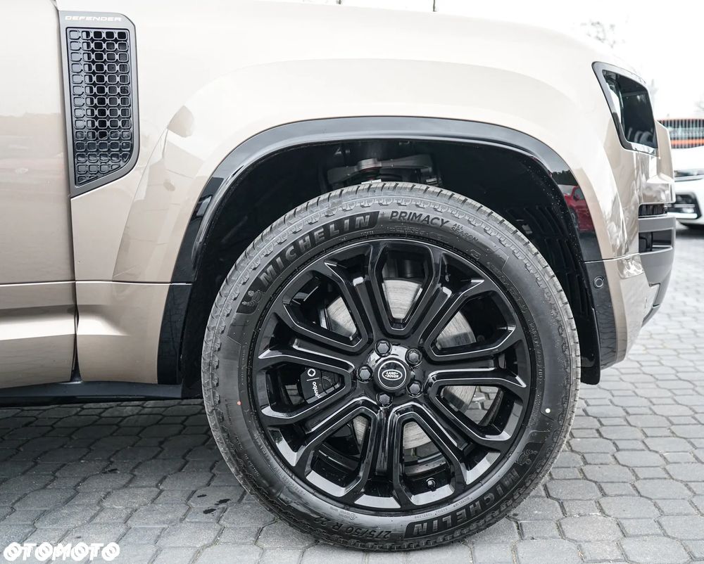 Land Rover Defender 110 P635 OCTA - 11