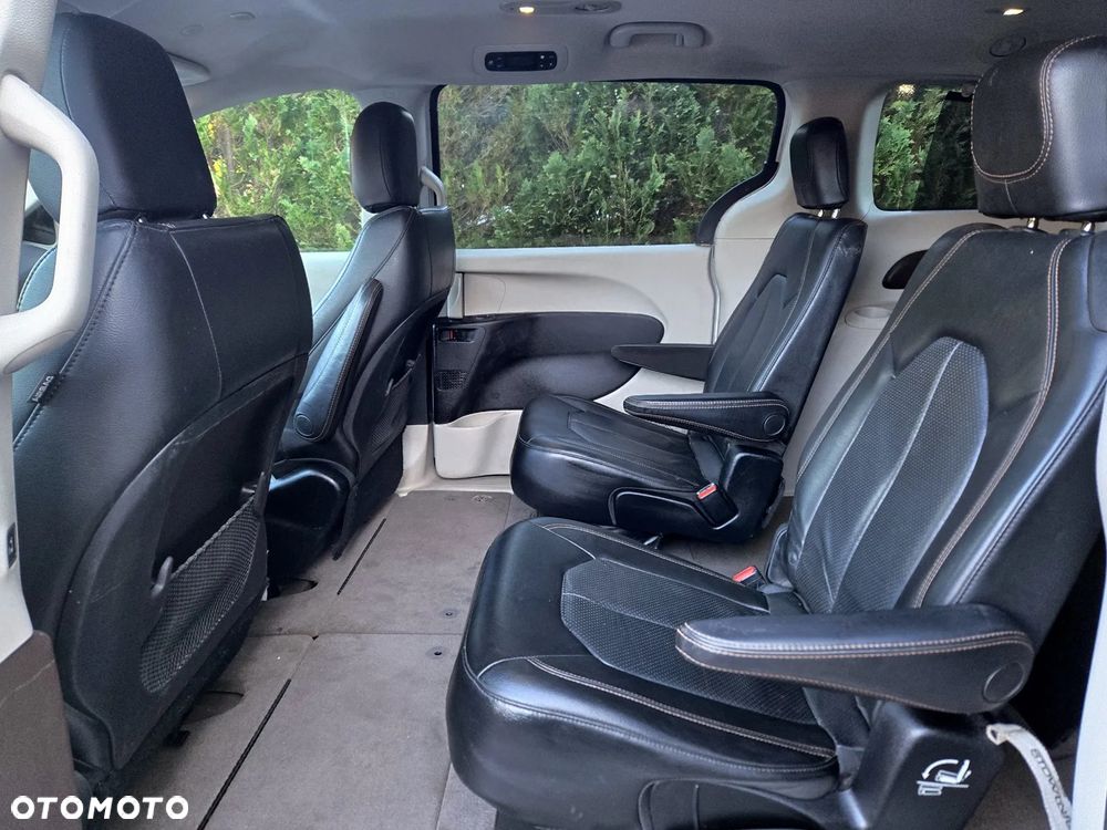 Chrysler Pacifica - 7