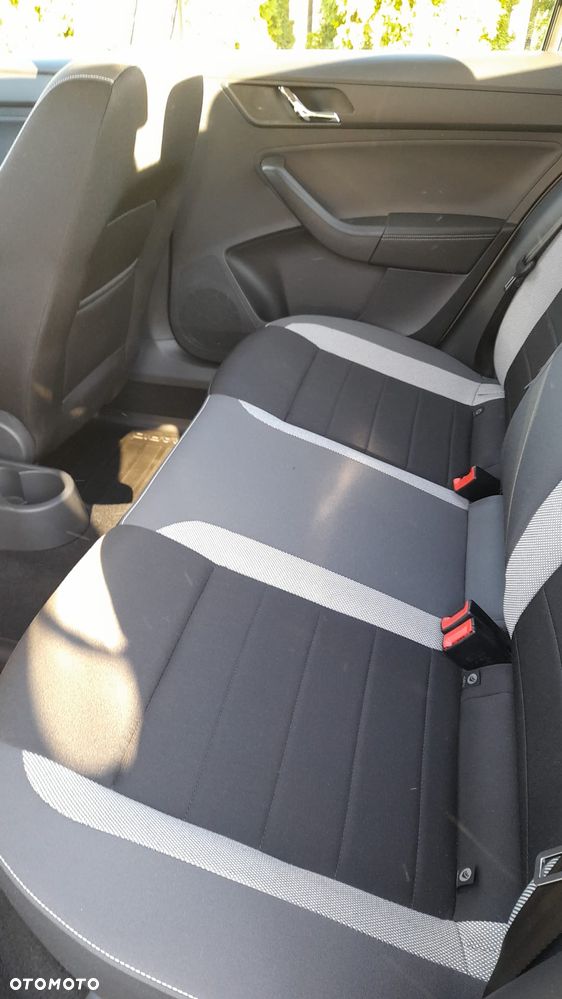 Skoda RAPID 1.2 TSI Ambition - 10