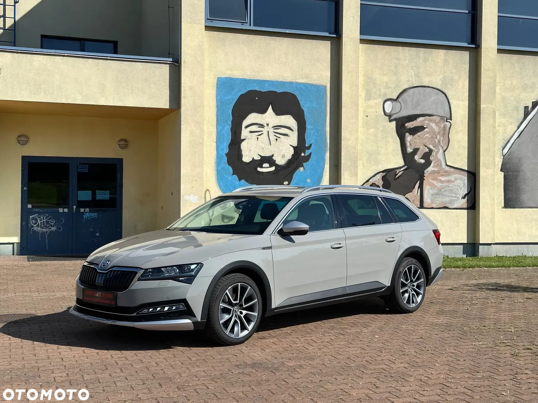 Skoda Superb Combi 2.0 TDI 4x4 DSG Scout - 3