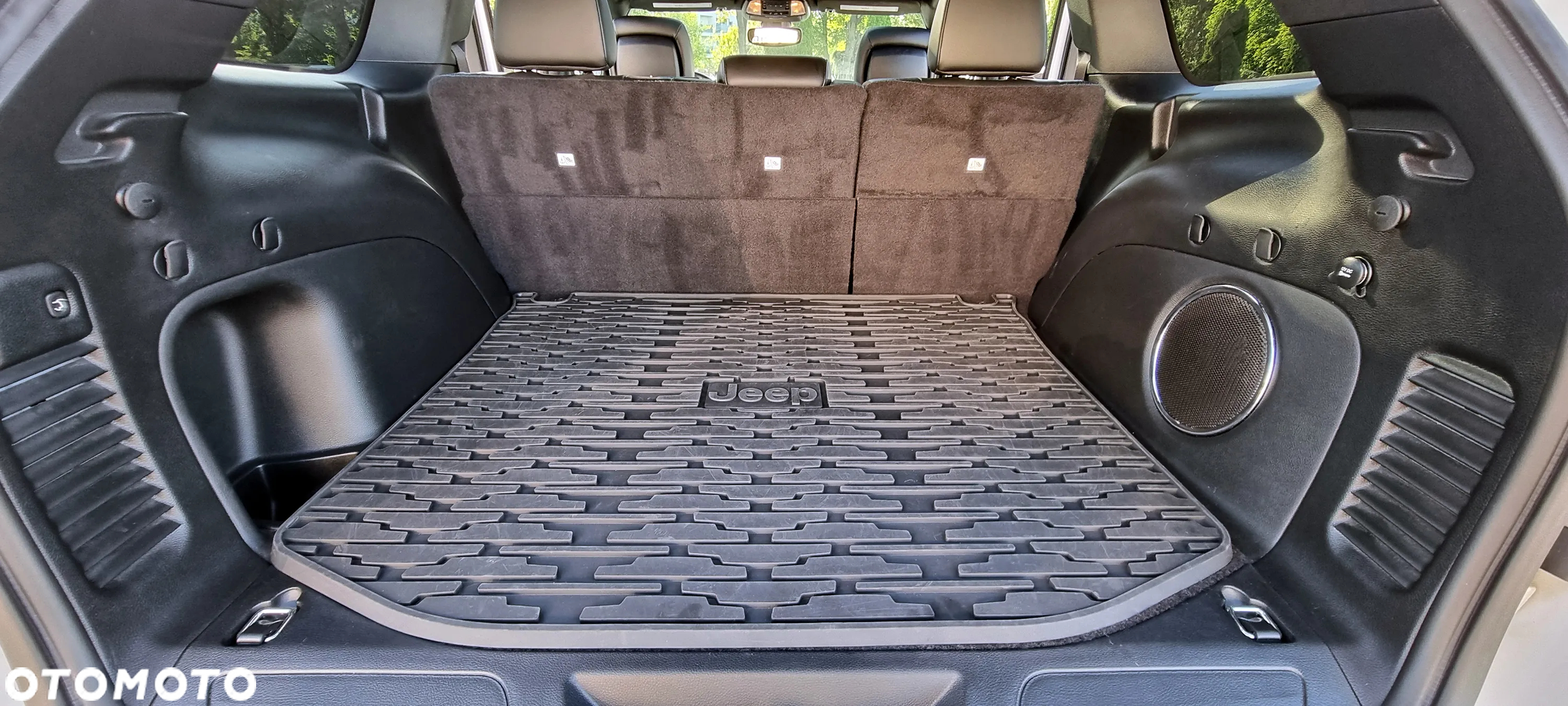 Jeep Grand Cherokee - 24