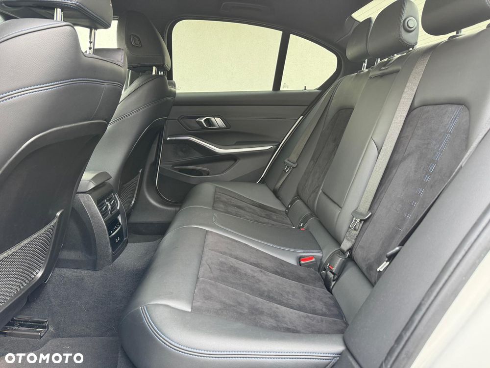 BMW Seria 3 318d M Sport - 14