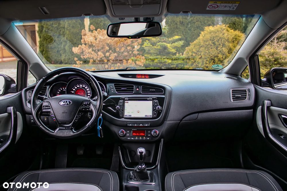 Kia Ceed 1.6 CRDi 128 Platinum Edition - 18