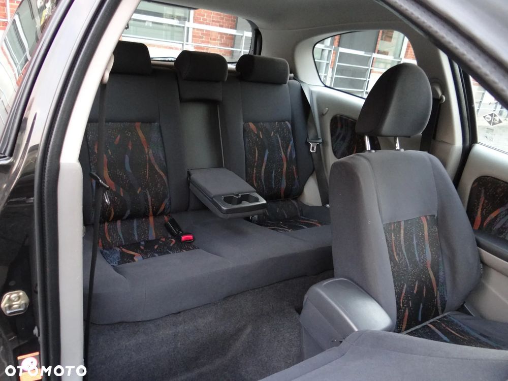 Nissan Almera - 12