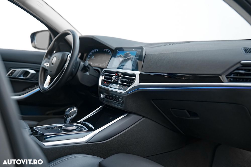 BMW Seria 3 320d Aut. Sport Line - 12