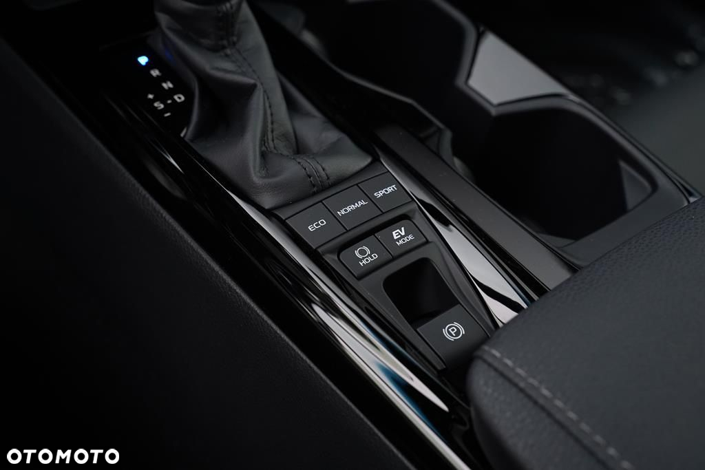 Toyota Camry - 25