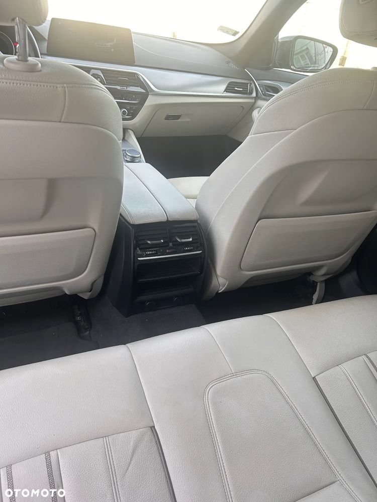 BMW Seria 5 530i xDrive - 14