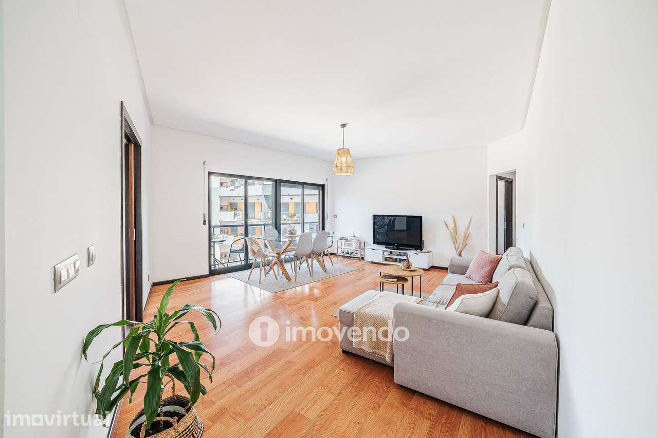 Apartamento T1 moderno, com varanda e áreas amplas, em Corroios - Grande imagem: 2/30