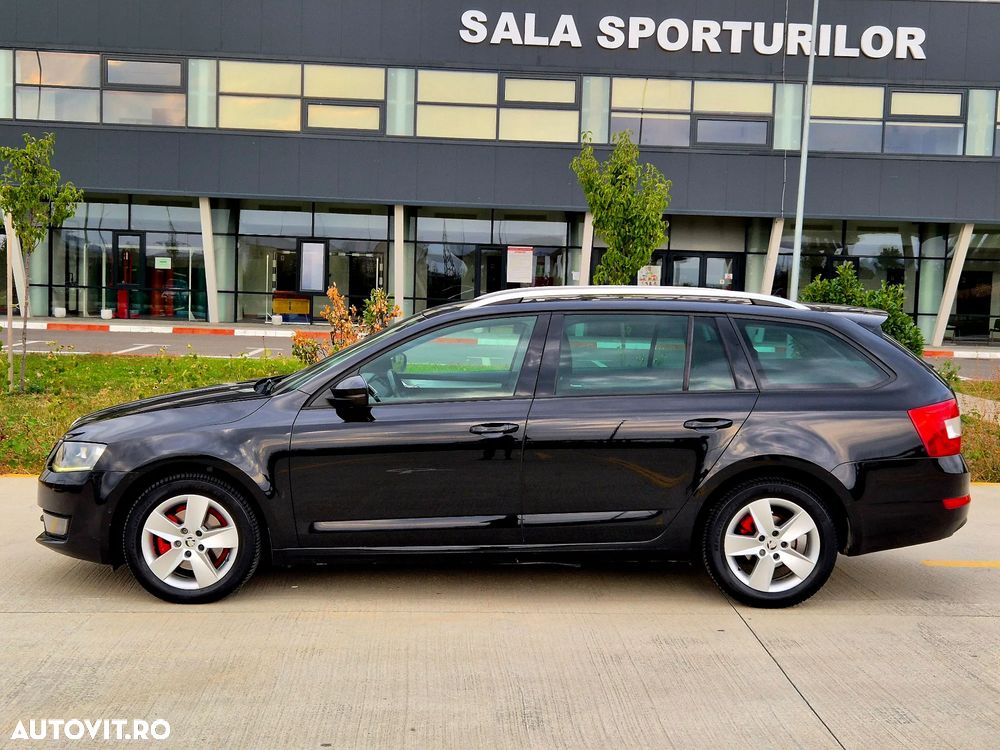 Skoda Octavia Combi 2.0 TDI DPF RS - 9