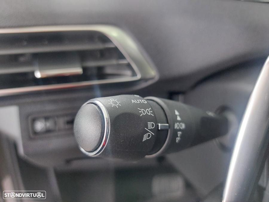 Peugeot 5008 1.5 BlueHDi Allure EAT8 - 42