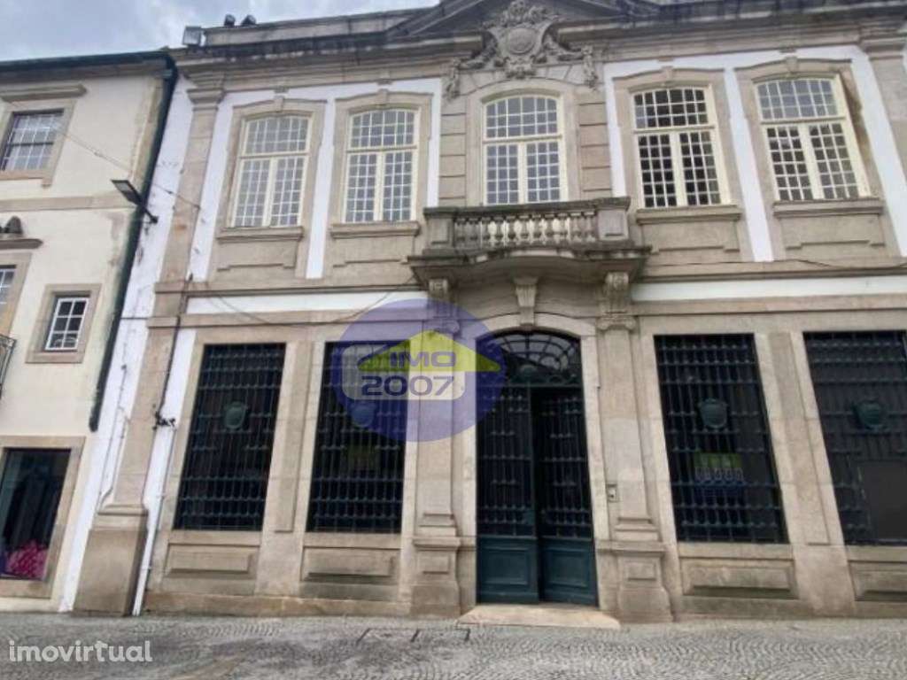 Edifício de serviços no centro de Vila Real - Grande imagem: 2/36