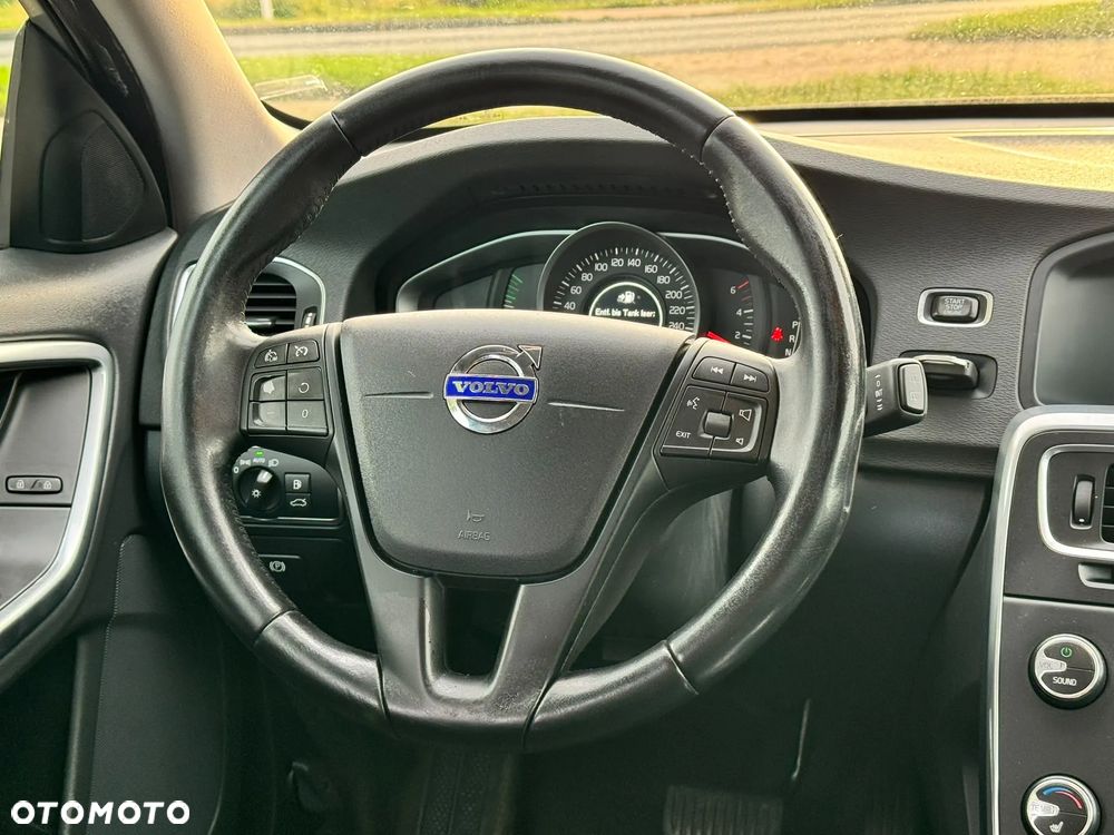 Volvo V60 D4 Geartronic Momentum - 19