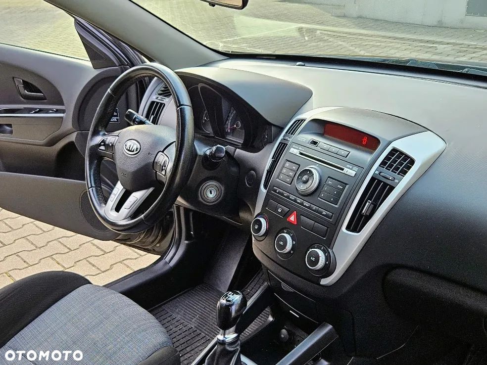 Kia Ceed - 9