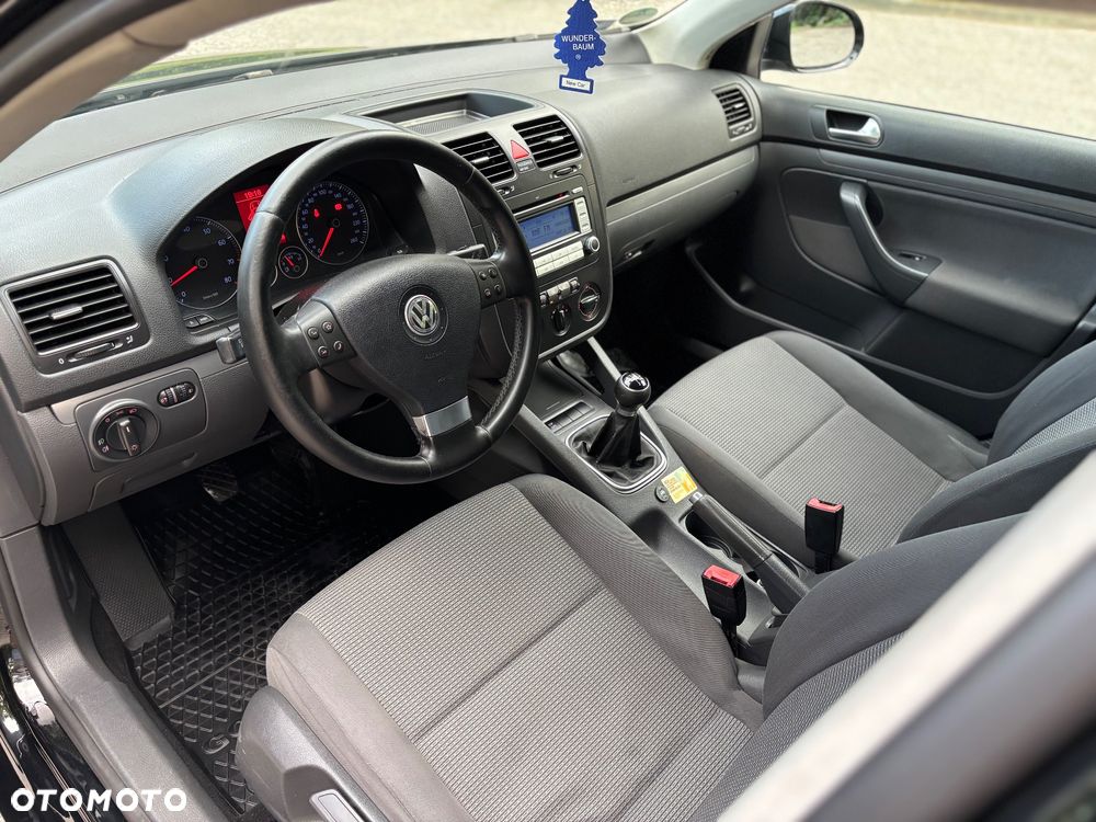 Volkswagen Golf - 6