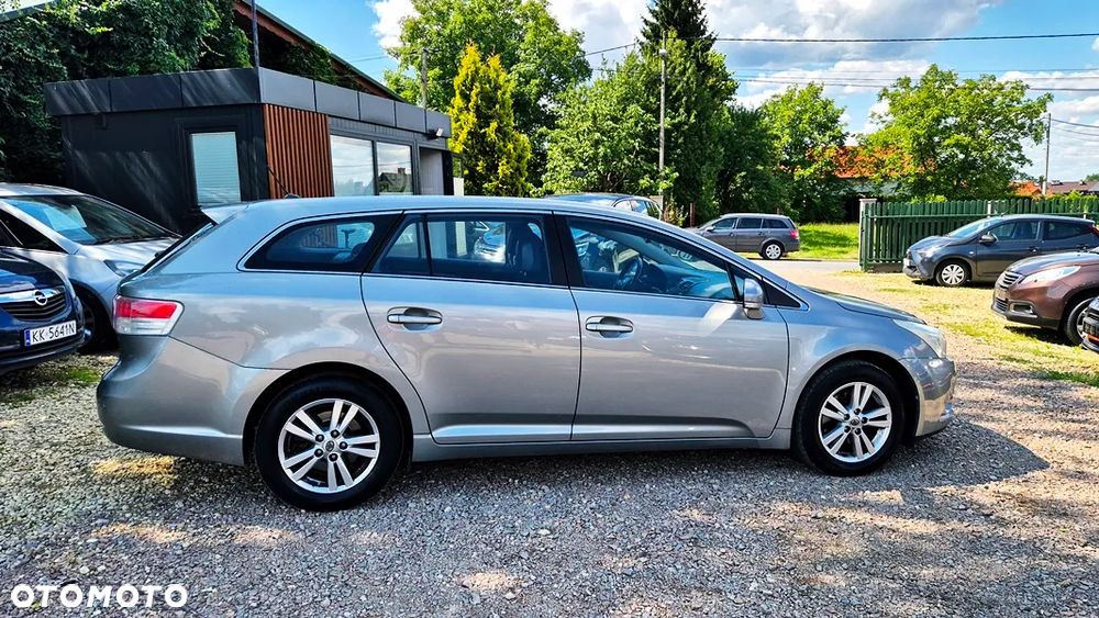 Toyota Avensis - 12