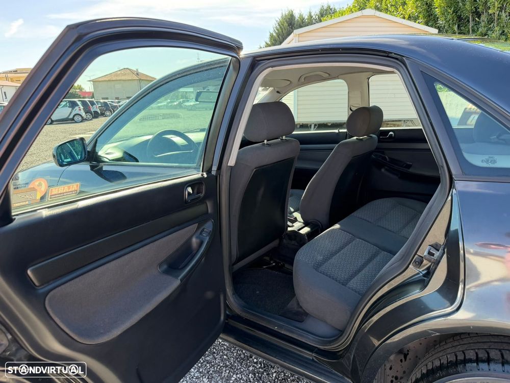 Audi A4 1.9 TDI Confort - 16