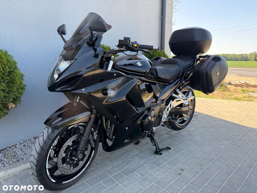 Suzuki GSX - 38