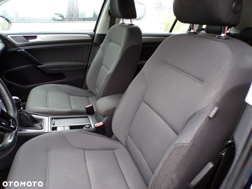Volkswagen Golf - 33