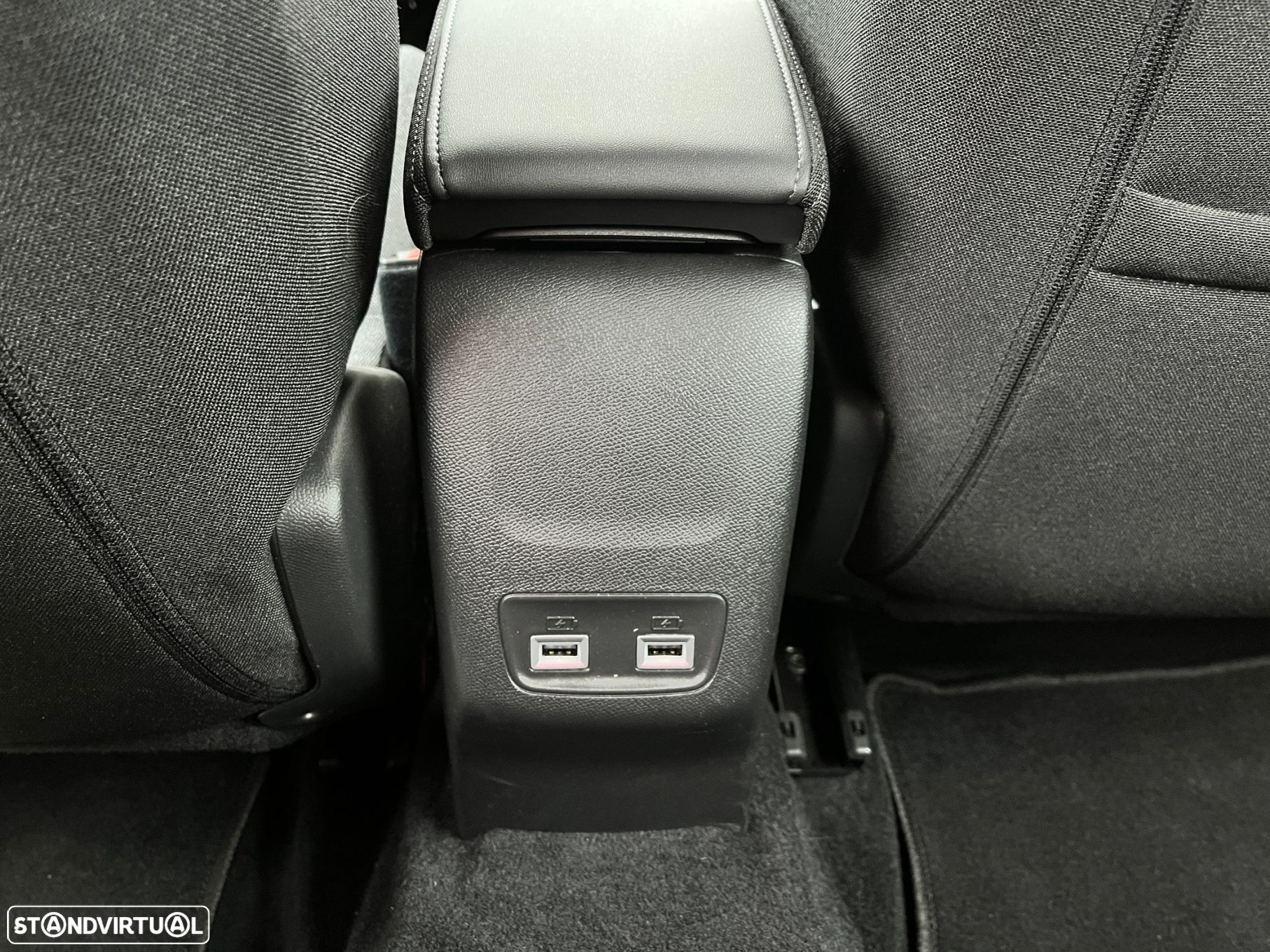 Peugeot e-2008 50 kWh Active - 28