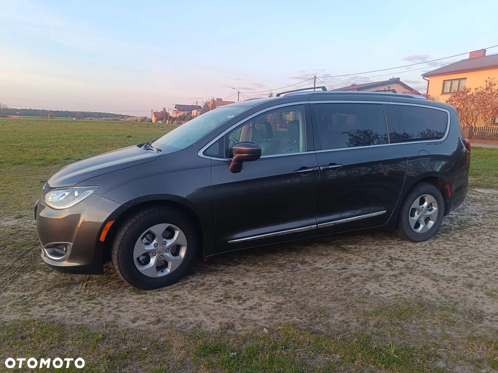 Chrysler Pacifica - 6