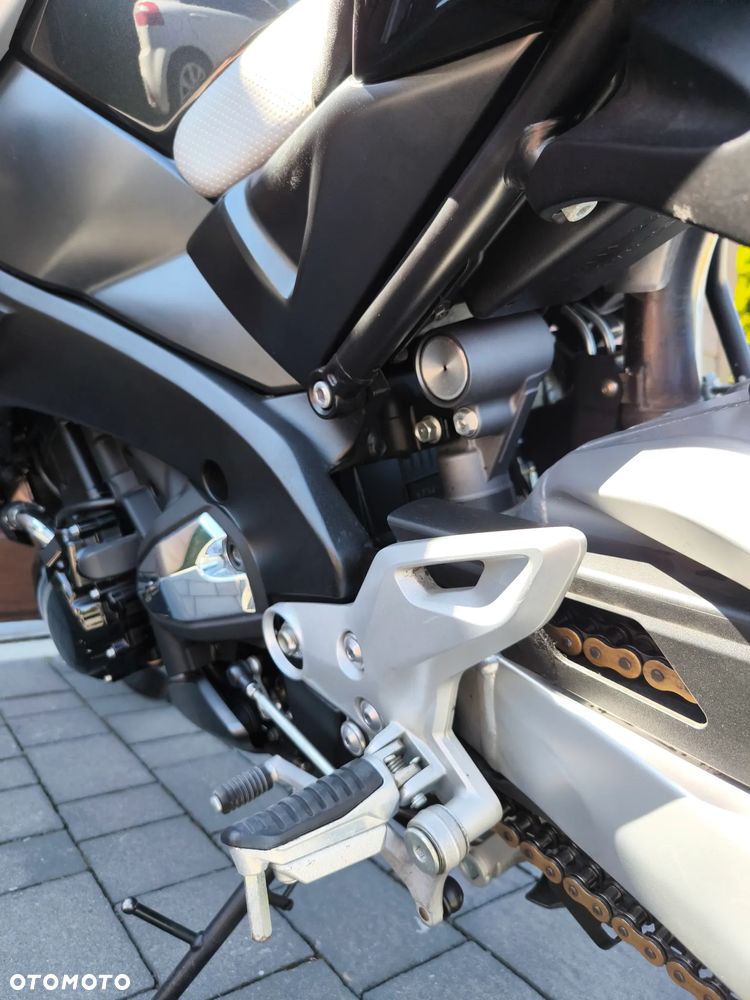 Suzuki GSX - 24