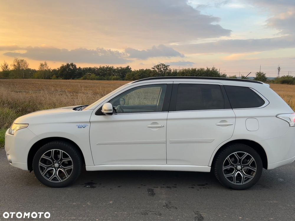 Mitsubishi Outlander PHEV Instyle NAVI - 6