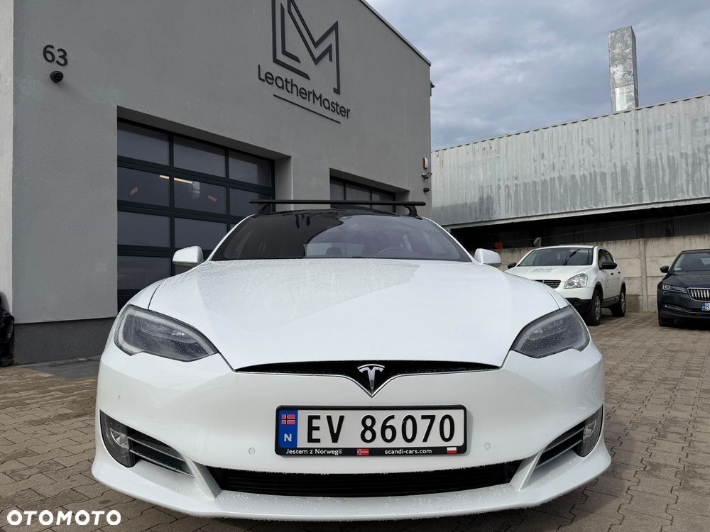 Tesla Model S - 3
