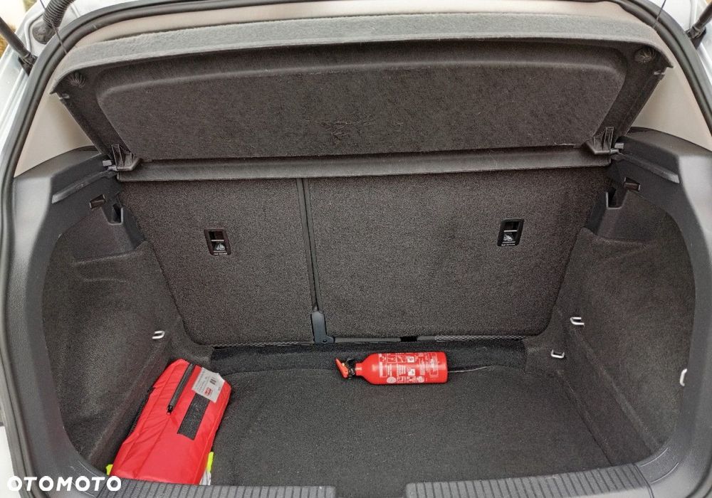 Volkswagen T-Cross - 12